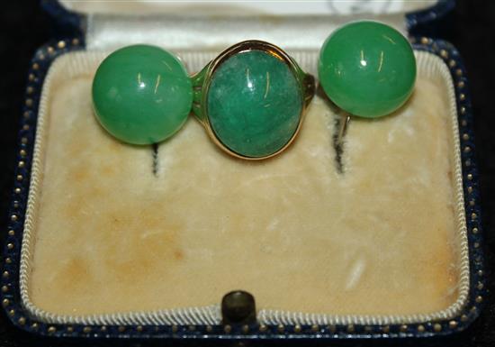 Pair of jadeite earrings and a green stone gold ring